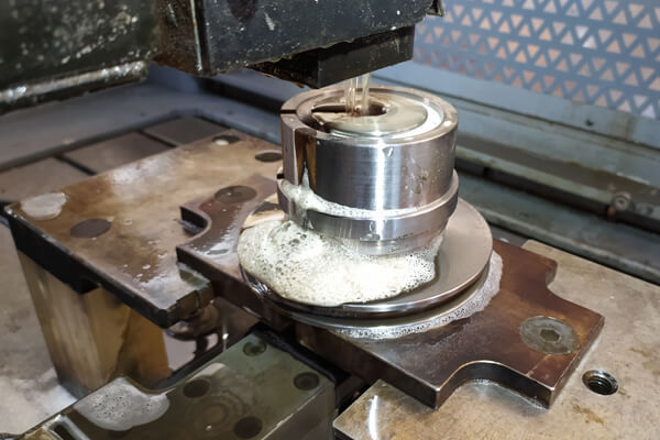 Officina meccanica Lanzani: taglio a filo E.cut - Monza Brianza e Milano
